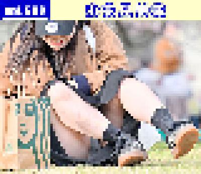 vol.692：お花見特集：立ち上がる瞬間にグレーの生Ｐがバッチリ見えたモデルさん。パンツにシミが付いてるね！他、多数収録！